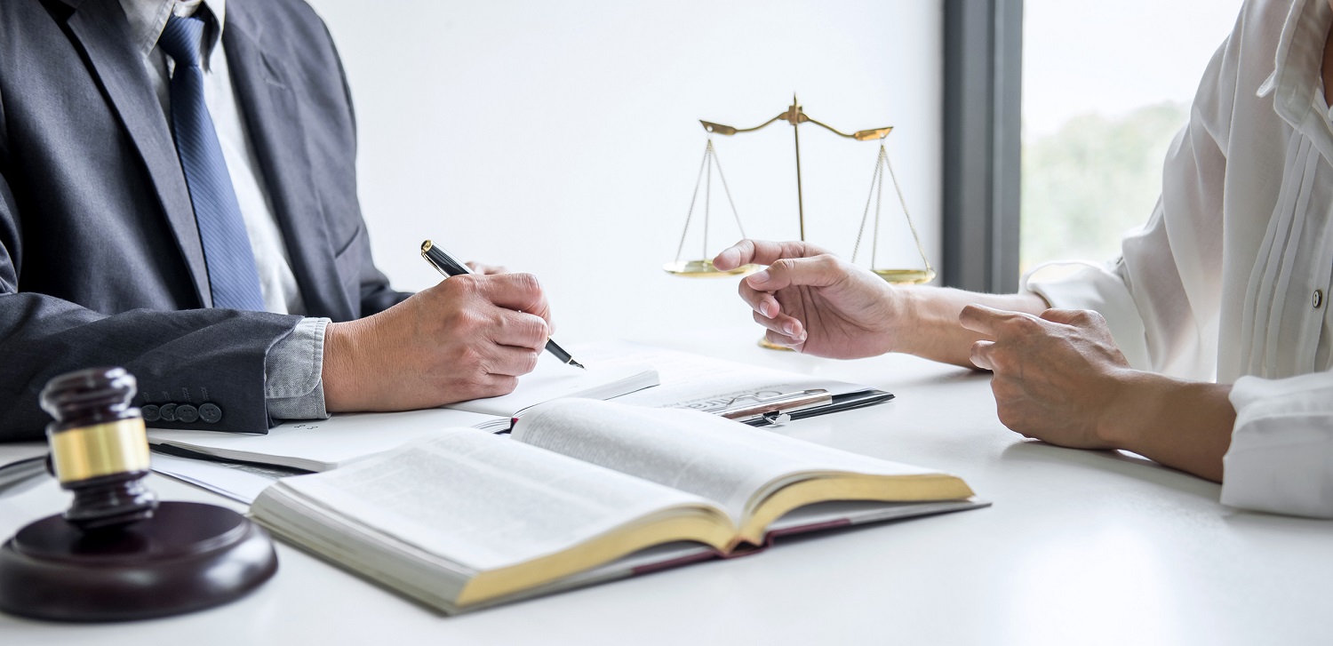 The Indispensable Role of a Business Lawyer in Knoxville