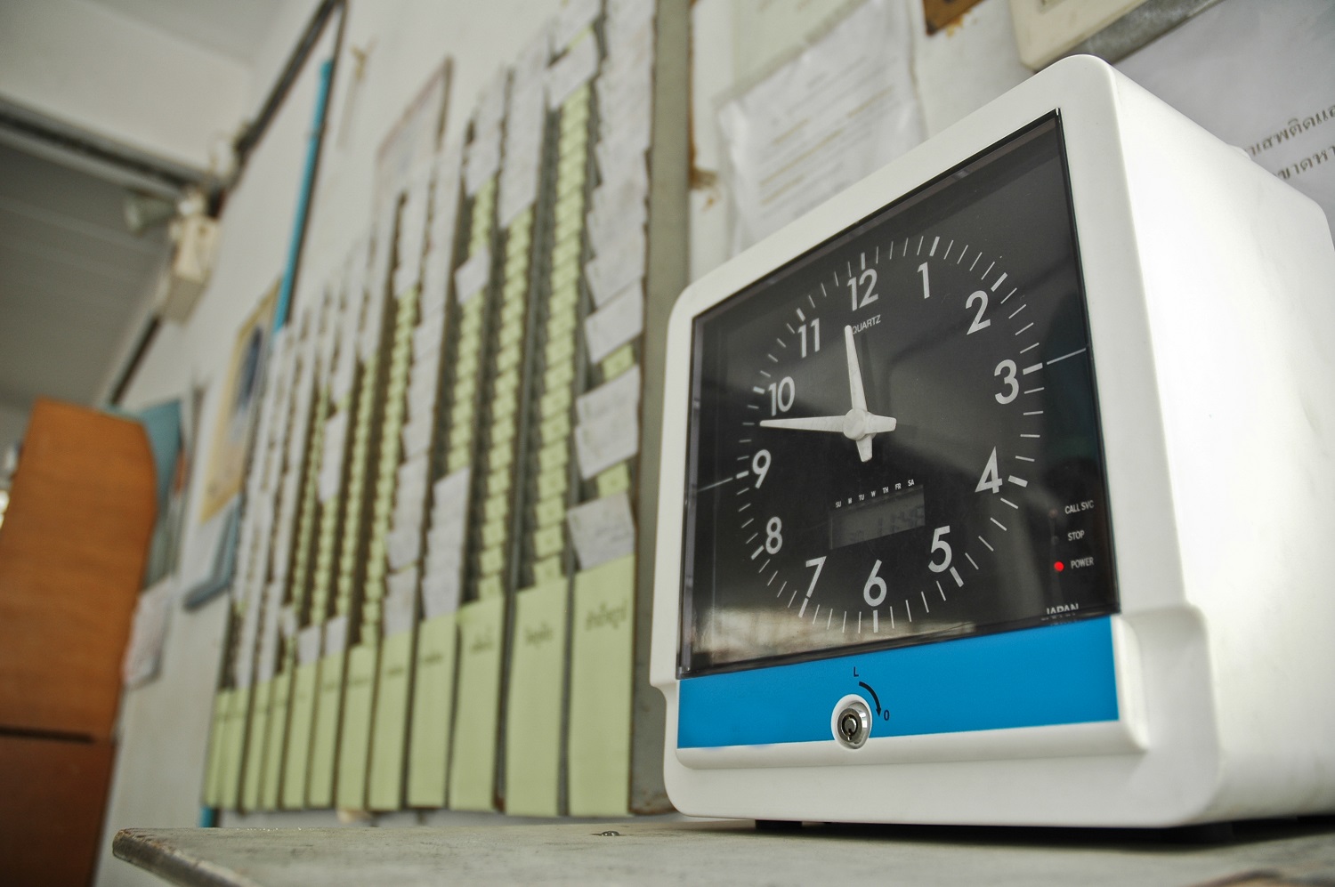 How Time Clock Computers Can Help Reduce Labor Costs for Your Business?